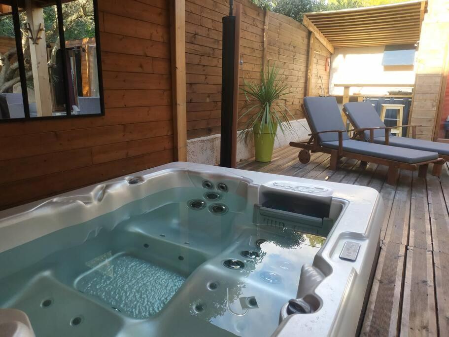 Studio Jacuzzi Prive A 8 Min A Pied De La Plage Apartment La Ciotat Bagian luar foto