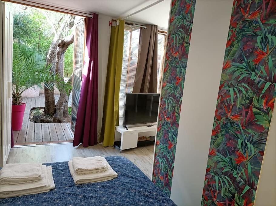 Studio Jacuzzi Prive A 8 Min A Pied De La Plage Apartment La Ciotat Bagian luar foto