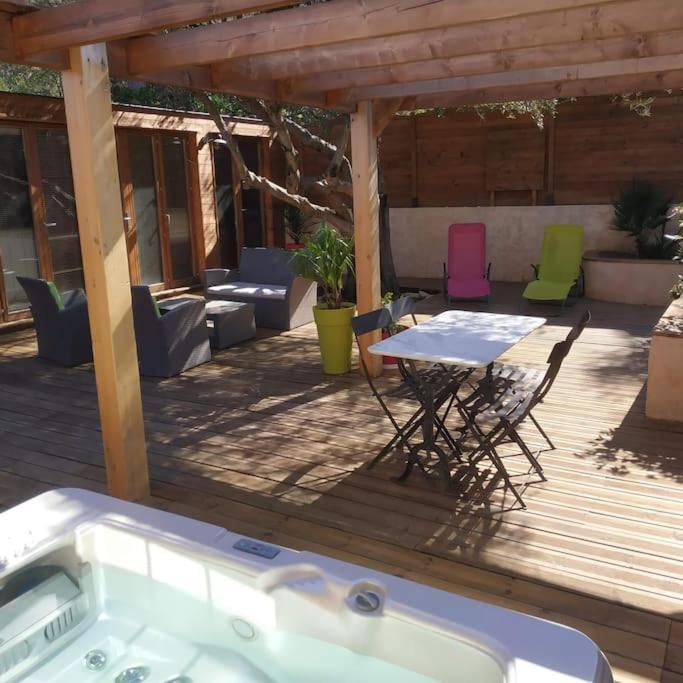 Studio Jacuzzi Prive A 8 Min A Pied De La Plage Apartment La Ciotat Bagian luar foto