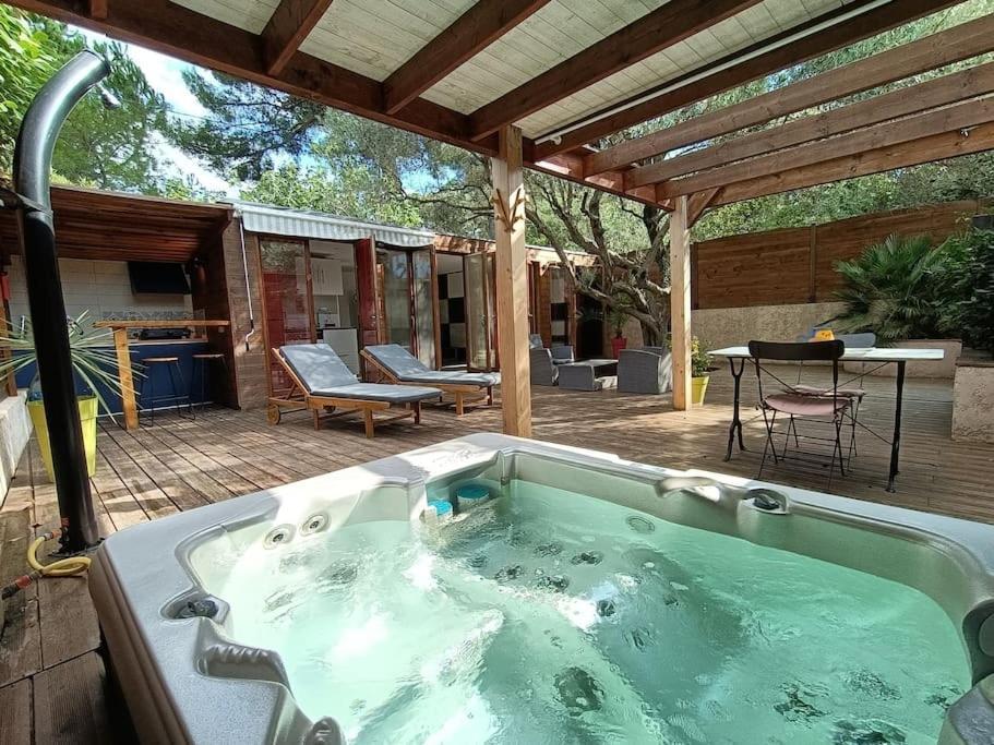 Studio Jacuzzi Prive A 8 Min A Pied De La Plage Apartment La Ciotat Bagian luar foto