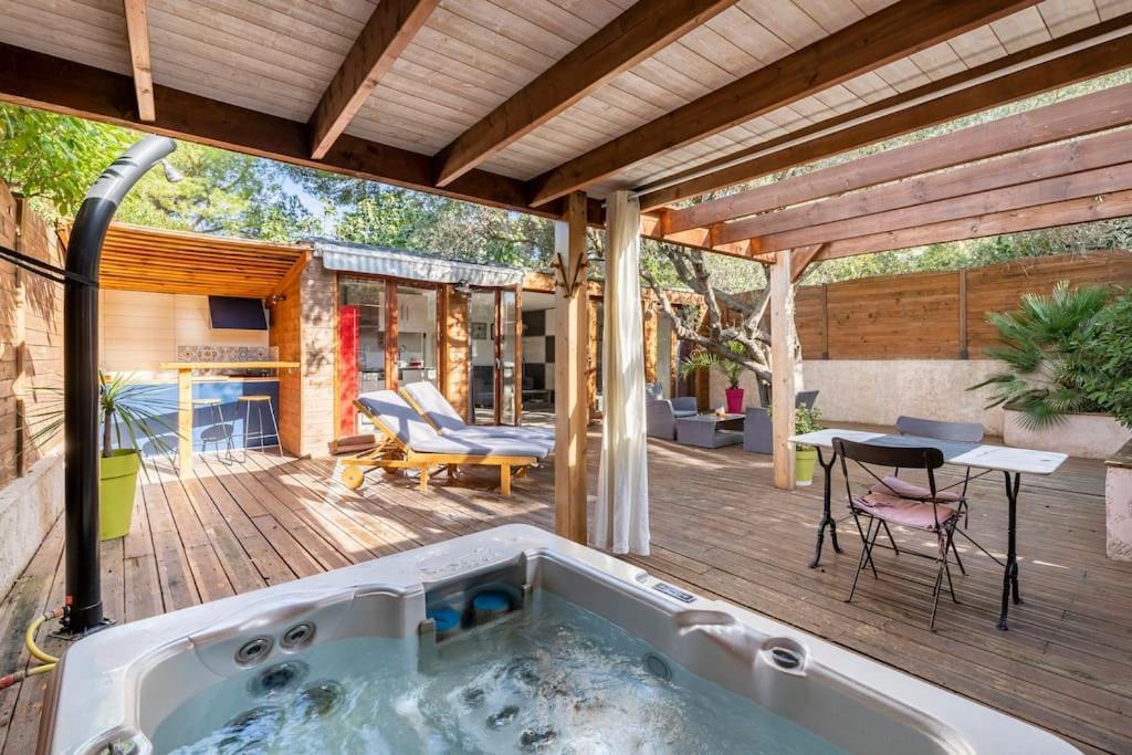 Studio Jacuzzi Prive A 8 Min A Pied De La Plage Apartment La Ciotat Bagian luar foto